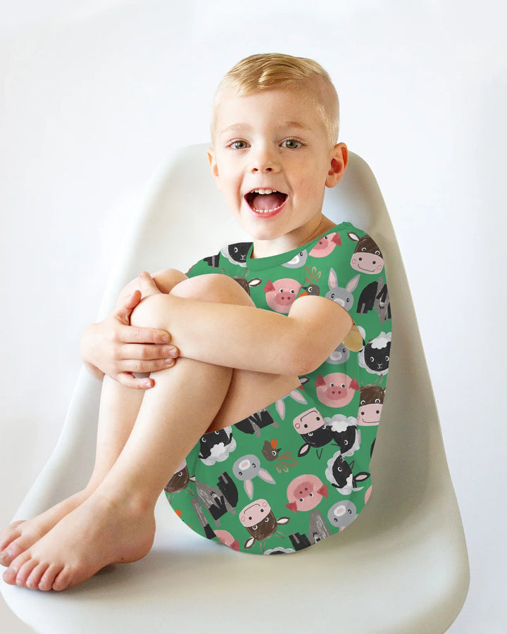 Template Zweiteiliges Pyjama-Set mit kurzen Ärmeln und Shorts