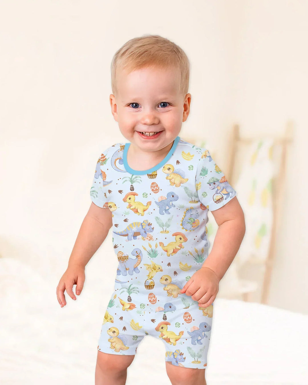 Template Zweiteiliges Pyjama-Set mit kurzen Ärmeln und Shorts