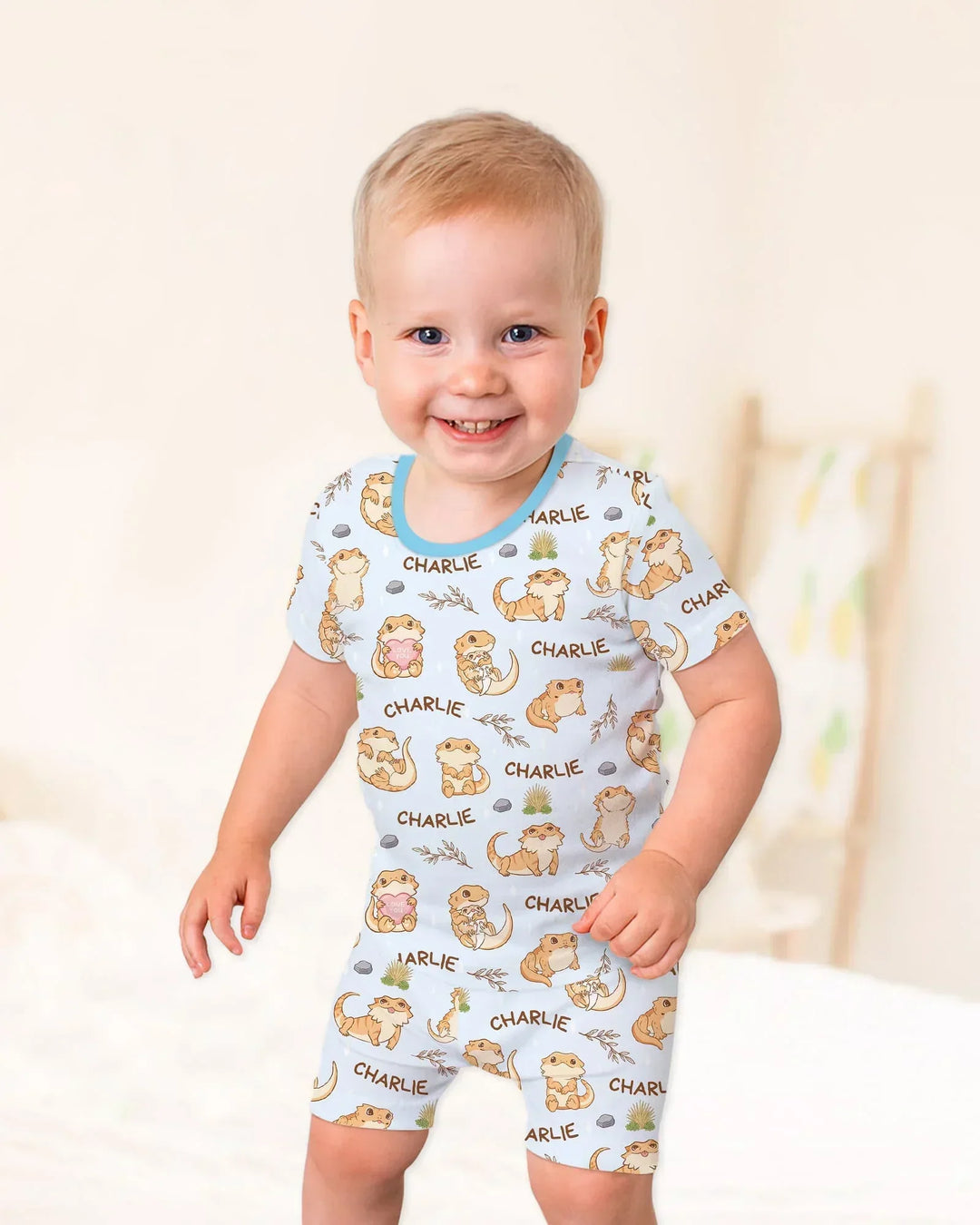 Template Zweiteiliges Pyjama-Set mit kurzen Ärmeln und Shorts