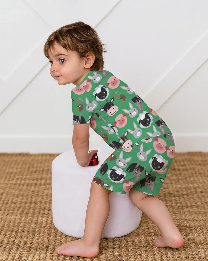 Template Zweiteiliges Pyjama-Set mit kurzen Ärmeln und Shorts