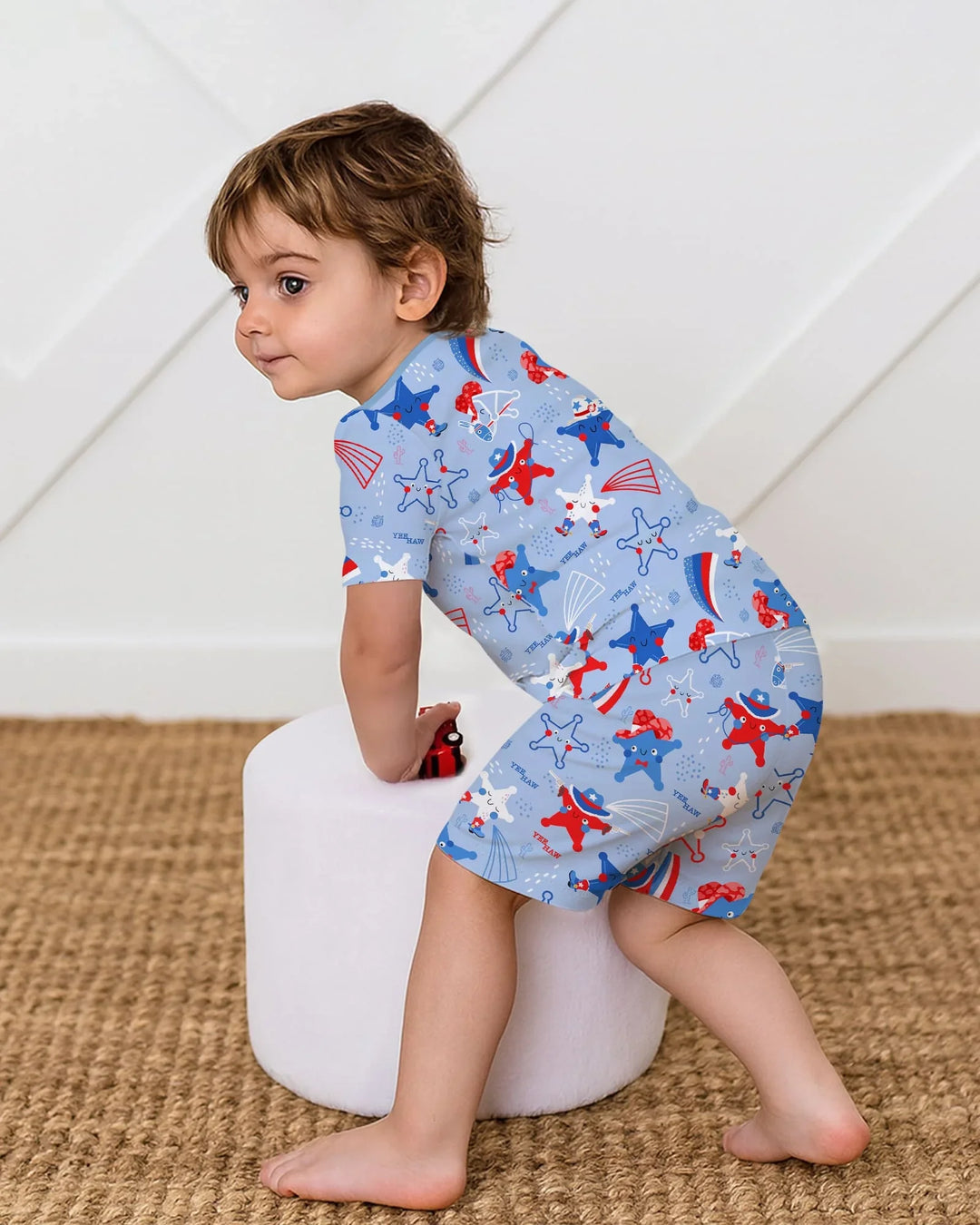 Template Zweiteiliges Pyjama-Set mit kurzen Ärmeln und Shorts
