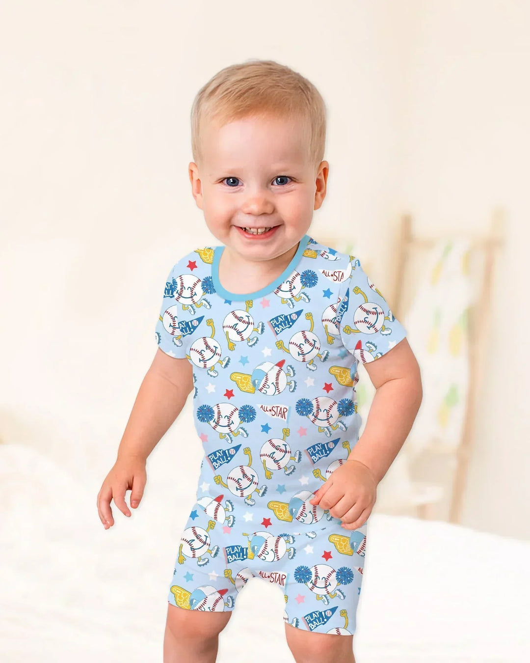 Template Zweiteiliges Pyjama-Set mit kurzen Ärmeln und Shorts
