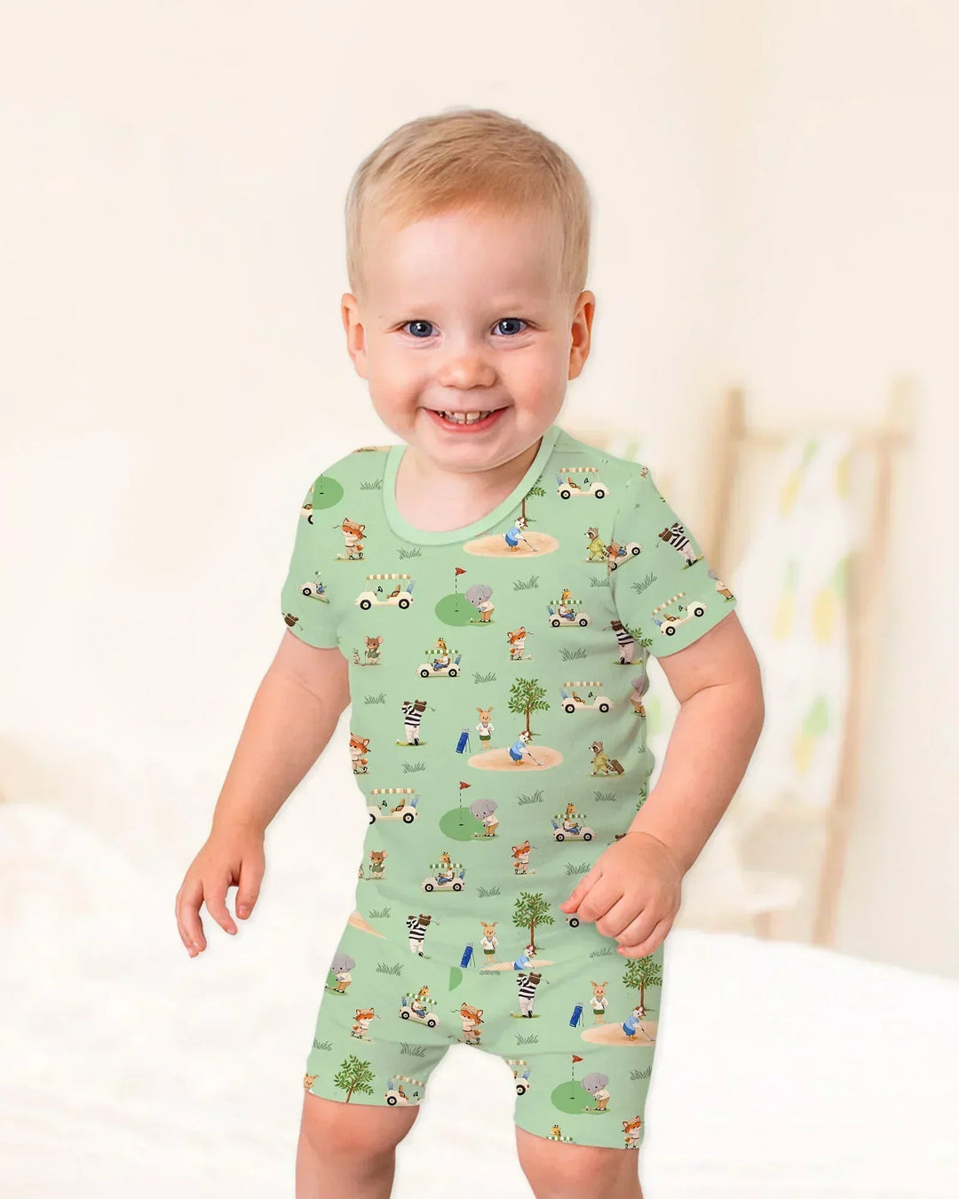 Template Zweiteiliges Pyjama-Set mit kurzen Ärmeln und Shorts