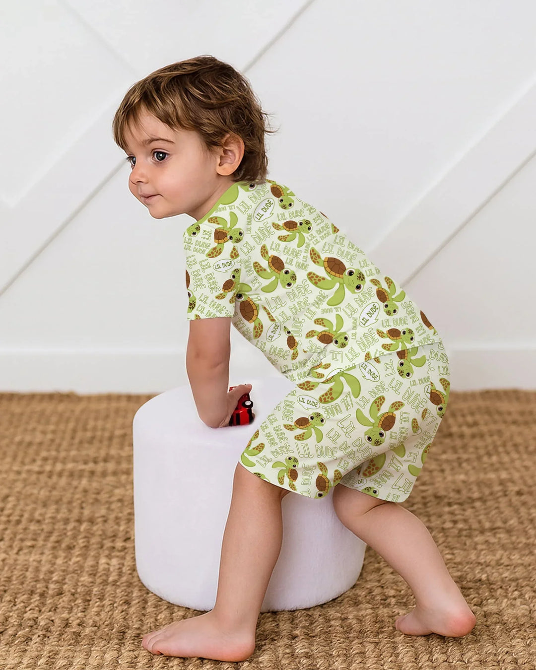 Template Zweiteiliges Pyjama-Set mit kurzen Ärmeln und Shorts