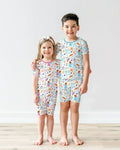 Template Zweiteiliges Pyjama-Set mit kurzen Ärmeln und Shorts