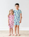 Template Zweiteiliges Pyjama-Set mit kurzen Ärmeln und Shorts