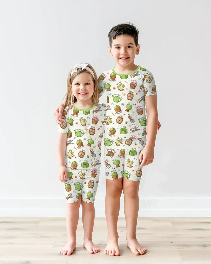 Template Zweiteiliges Pyjama-Set mit kurzen Ärmeln und Shorts