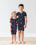 Template Zweiteiliges Pyjama-Set mit kurzen Ärmeln und Shorts