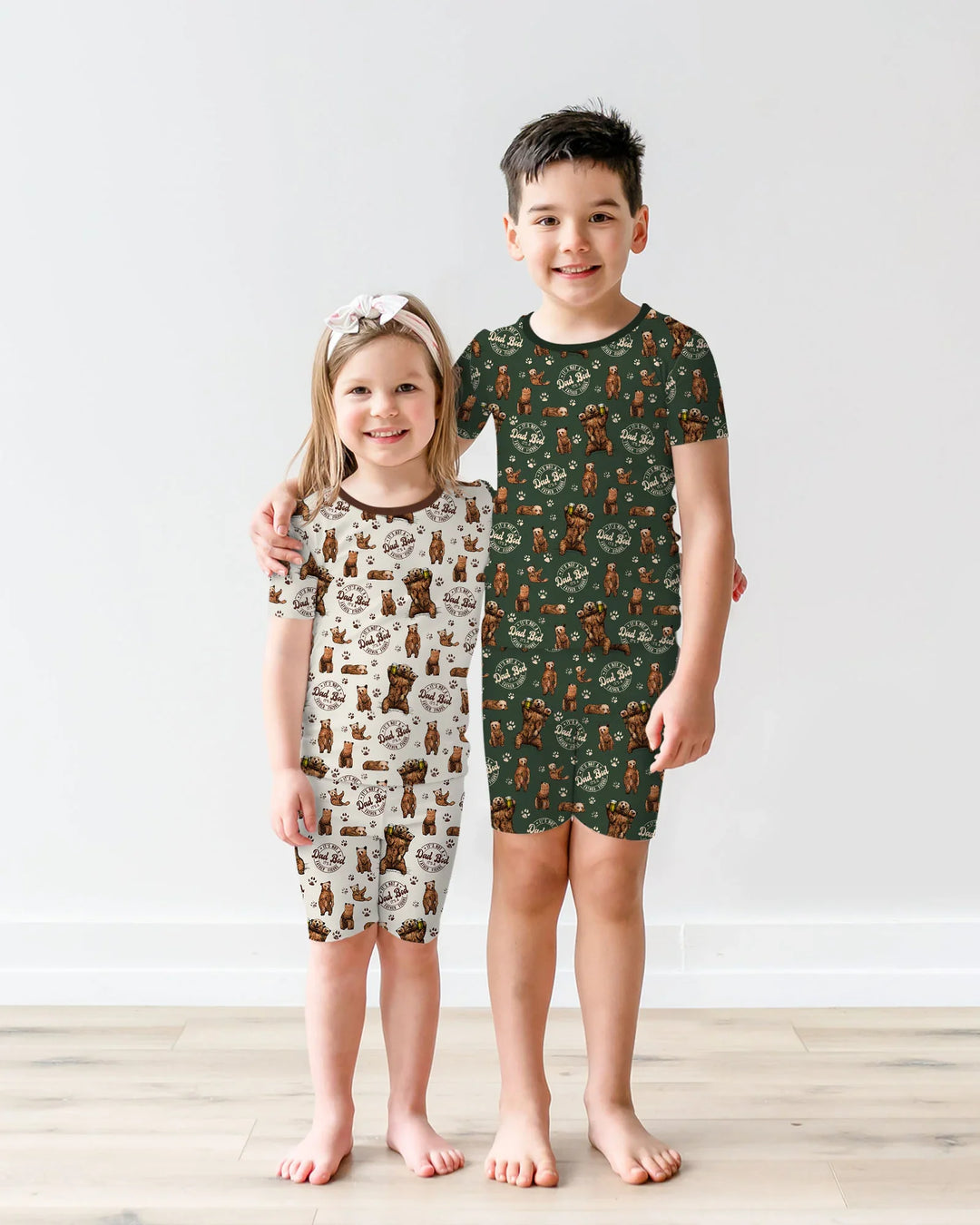 Template Zweiteiliges Pyjama-Set mit kurzen Ärmeln und Shorts