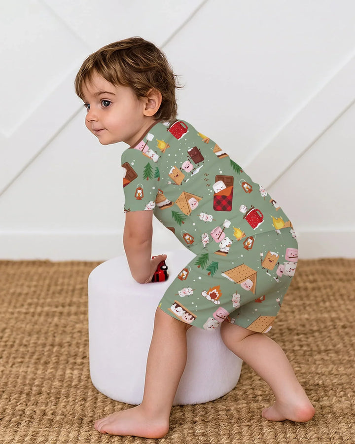 Template Zweiteiliges Pyjama-Set mit kurzen Ärmeln und Shorts