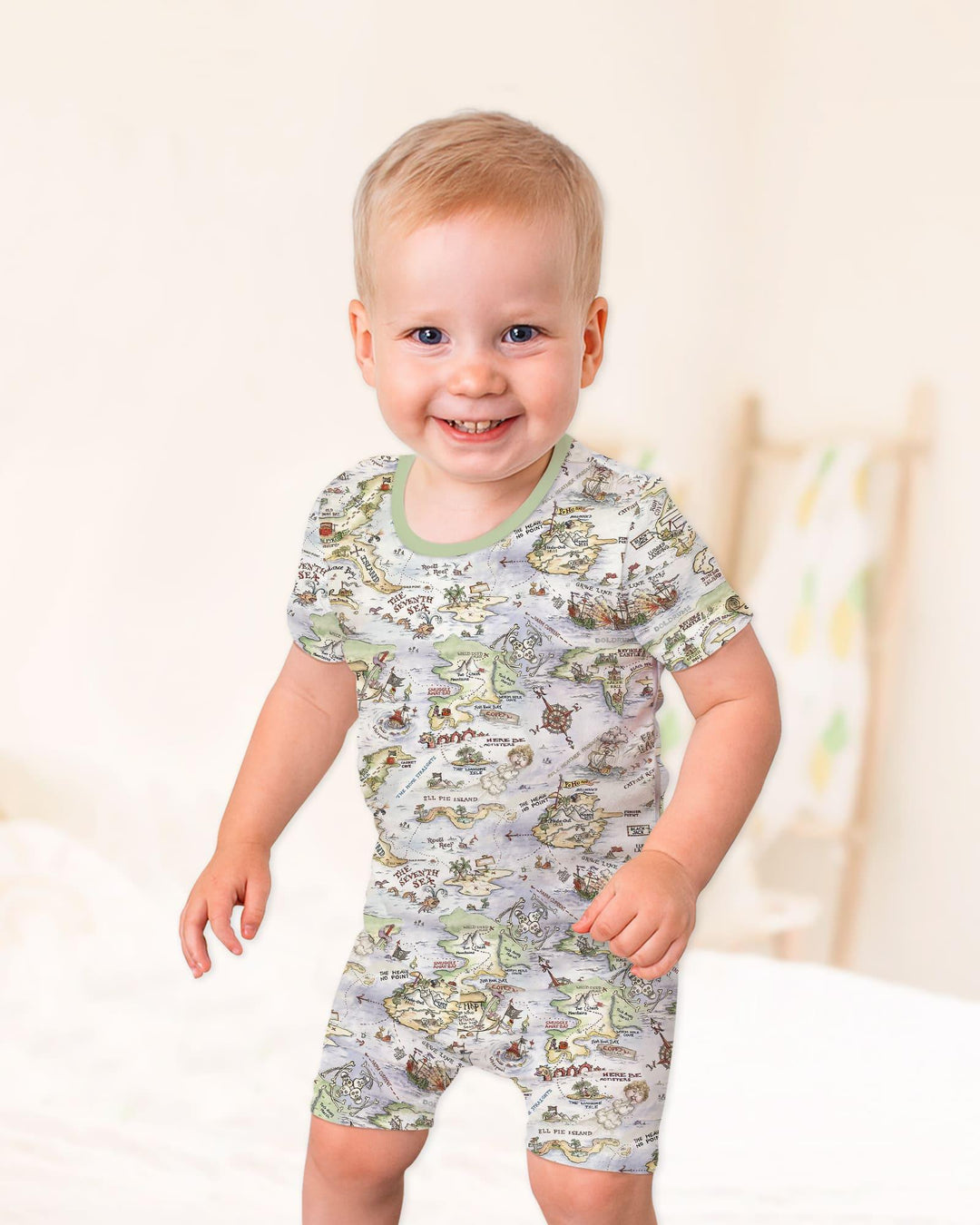 Template Zweiteiliges Pyjama-Set mit kurzen Ärmeln und Shorts