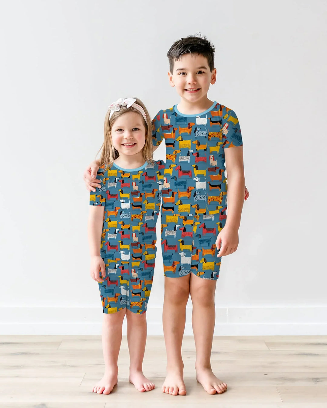 Template Zweiteiliges Pyjama-Set mit kurzen Ärmeln und Shorts