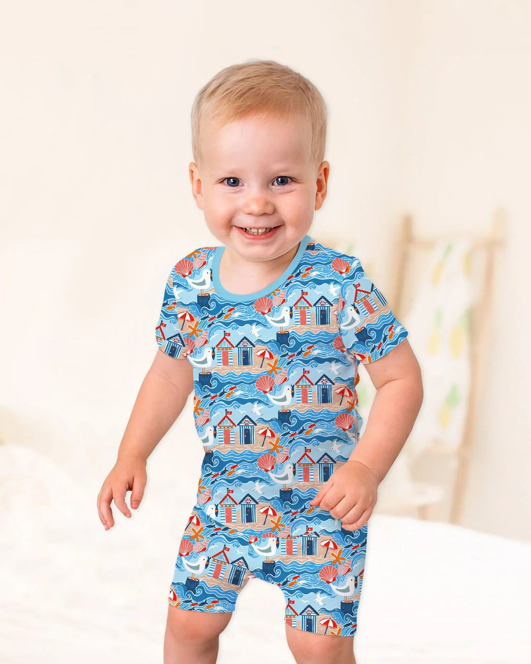 Template Zweiteiliges Pyjama-Set mit kurzen Ärmeln und Shorts