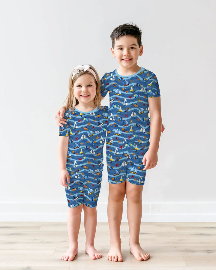 Template Zweiteiliges Pyjama-Set mit kurzen Ärmeln und Shorts