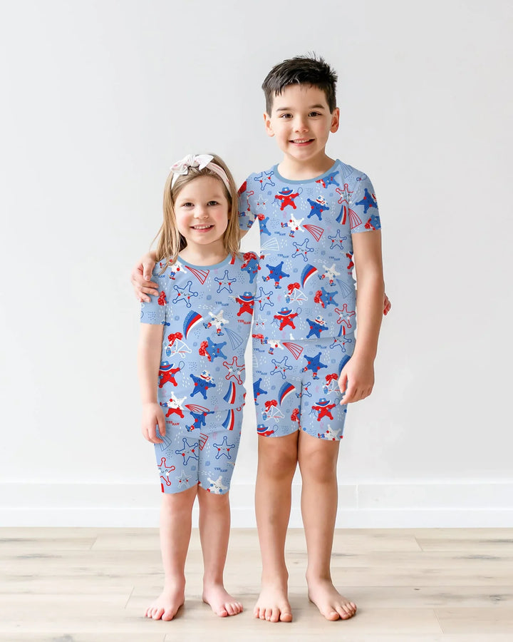 Template Zweiteiliges Pyjama-Set mit kurzen Ärmeln und Shorts