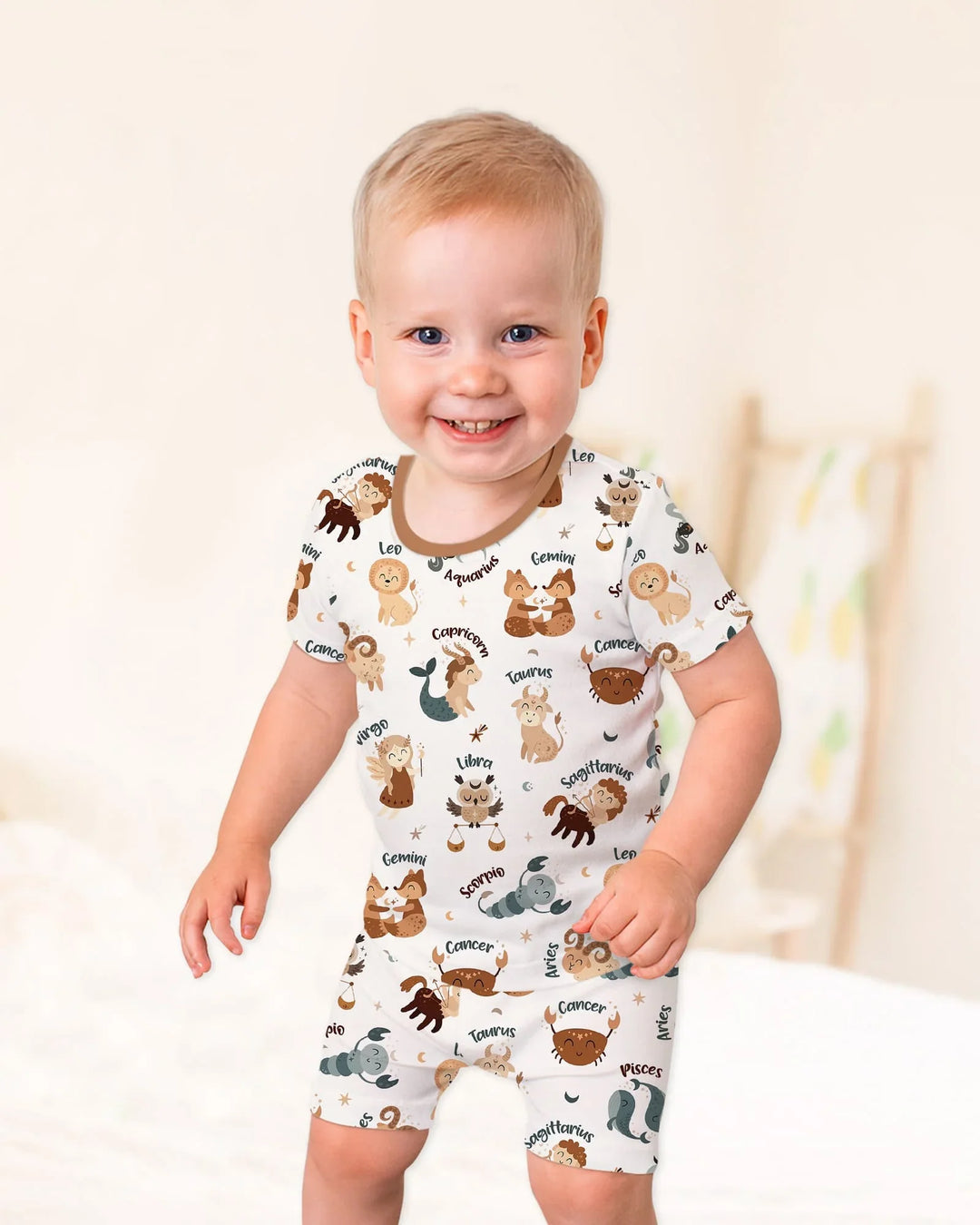 Template Zweiteiliges Pyjama-Set mit kurzen Ärmeln und Shorts