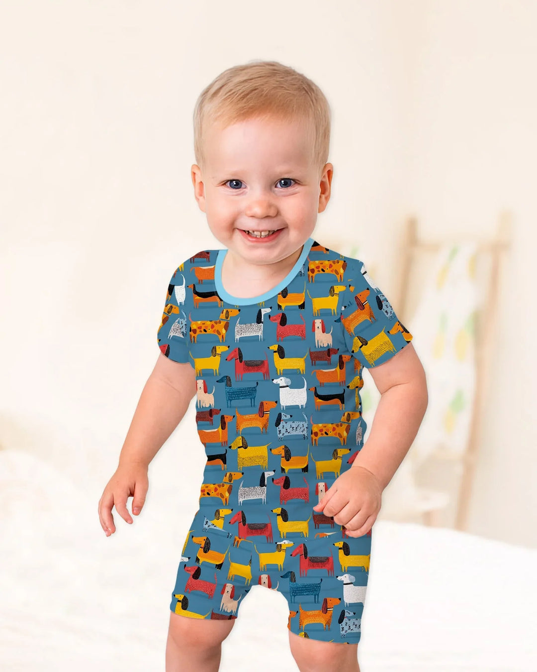 Template Zweiteiliges Pyjama-Set mit kurzen Ärmeln und Shorts