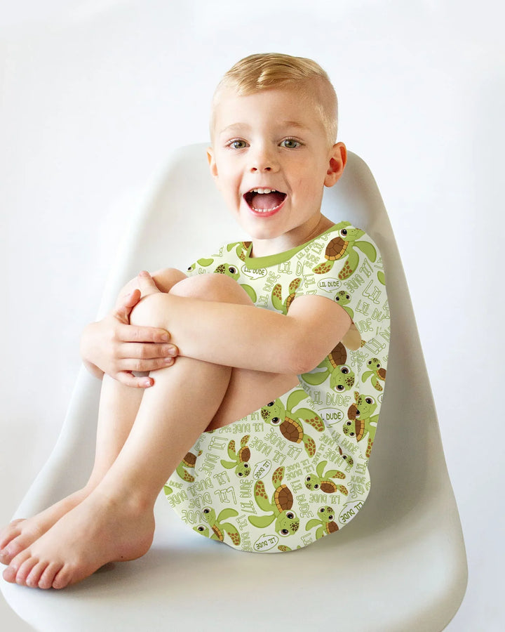 Template Zweiteiliges Pyjama-Set mit kurzen Ärmeln und Shorts