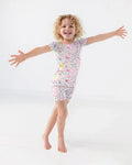 Template Zweiteiliges Pyjama-Set mit kurzen Ärmeln und Shorts