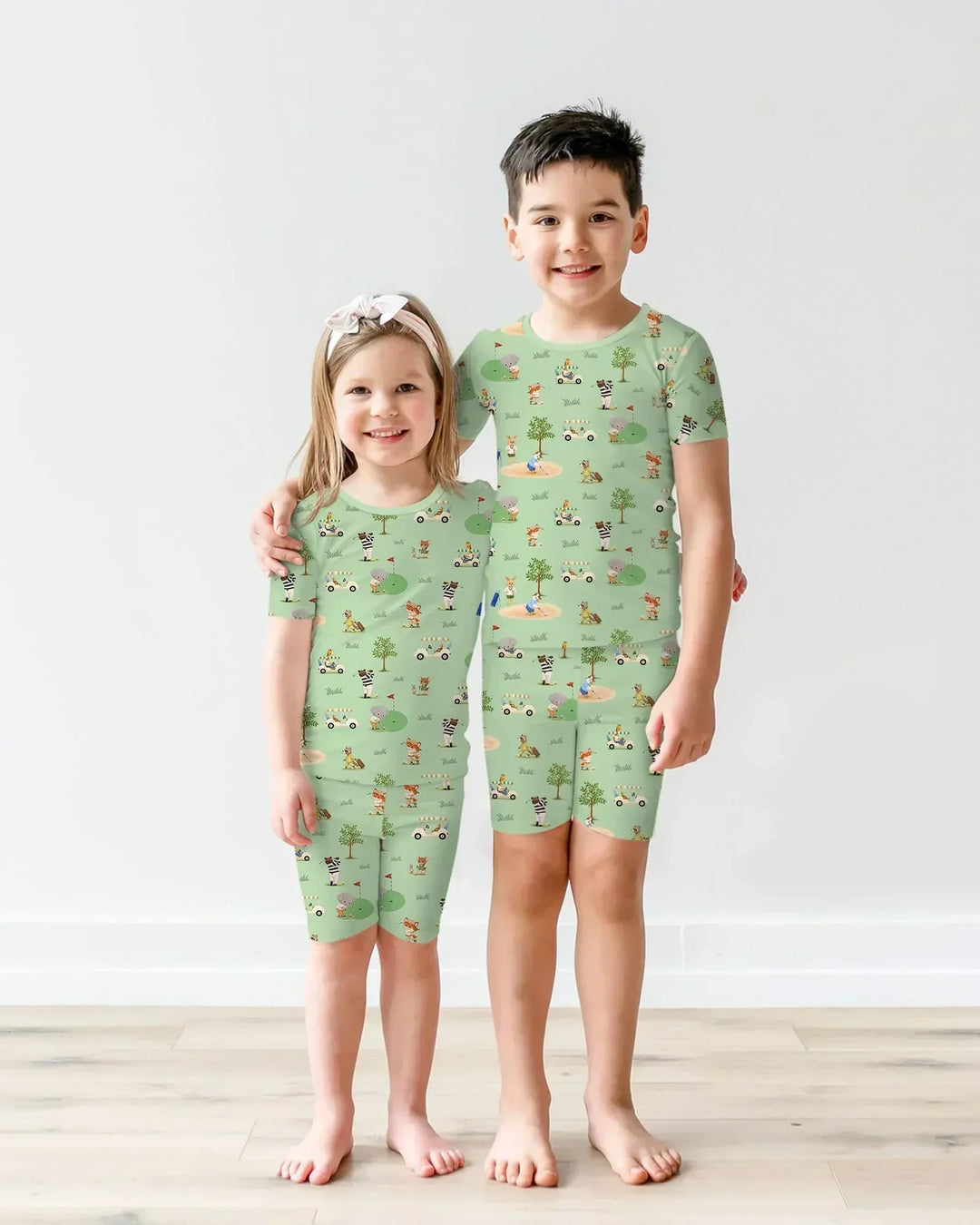 Template Zweiteiliges Pyjama-Set mit kurzen Ärmeln und Shorts