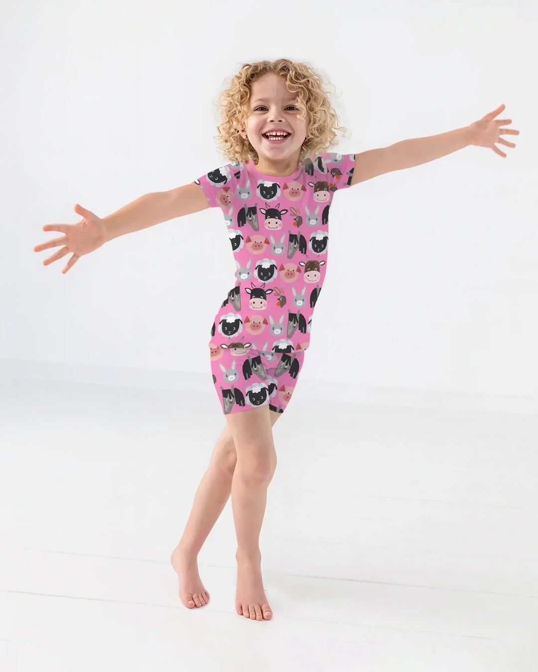 Template Zweiteiliges Pyjama-Set mit kurzen Ärmeln und Shorts