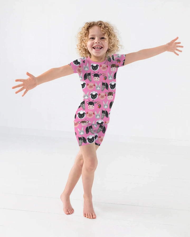 Template Zweiteiliges Pyjama-Set mit kurzen Ärmeln und Shorts