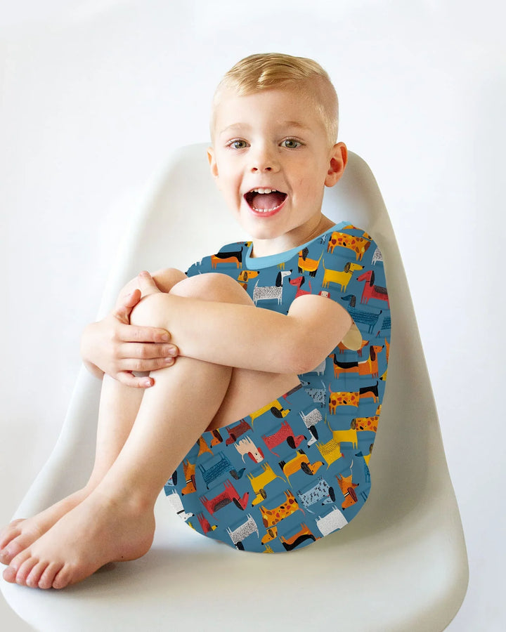 Template Zweiteiliges Pyjama-Set mit kurzen Ärmeln und Shorts
