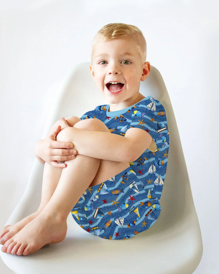 Template Zweiteiliges Pyjama-Set mit kurzen Ärmeln und Shorts
