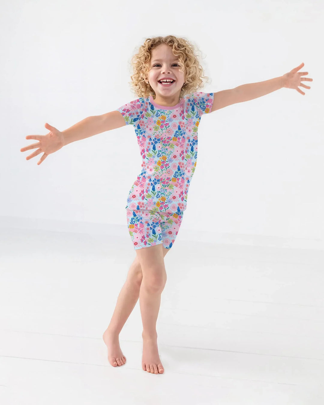 Template Zweiteiliges Pyjama-Set mit kurzen Ärmeln und Shorts