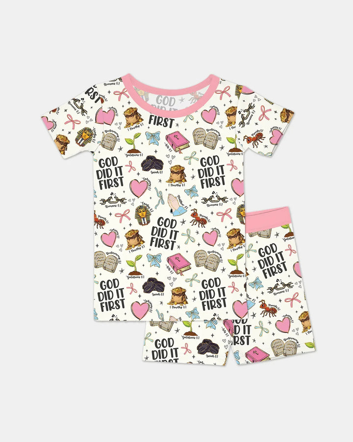 Template Zweiteiliges Pyjama-Set mit kurzen Ärmeln und Shorts