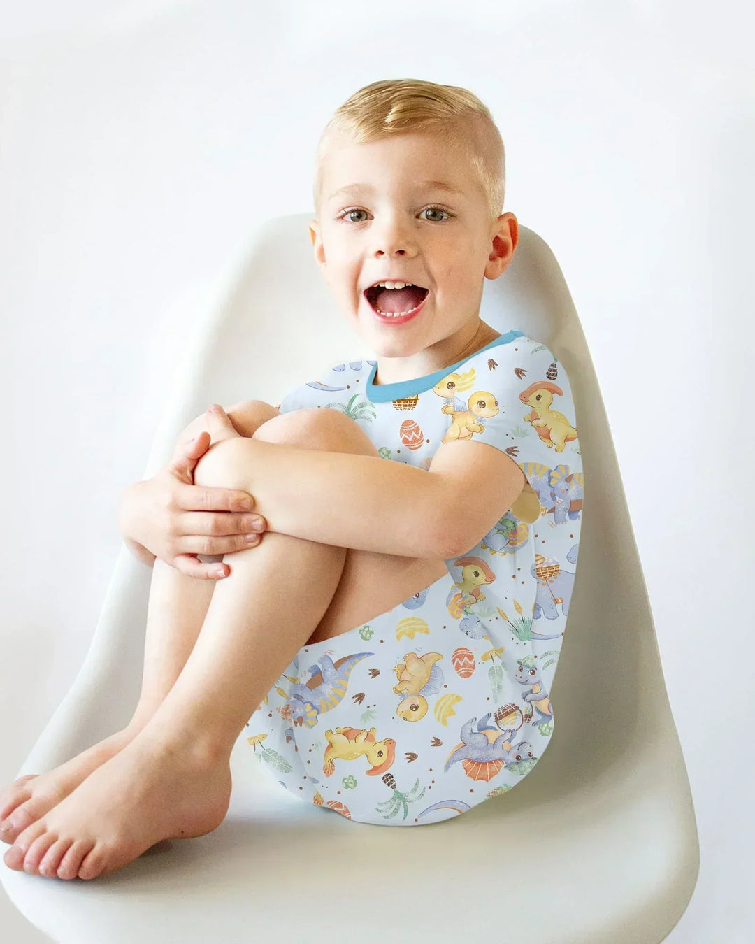 Template Zweiteiliges Pyjama-Set mit kurzen Ärmeln und Shorts