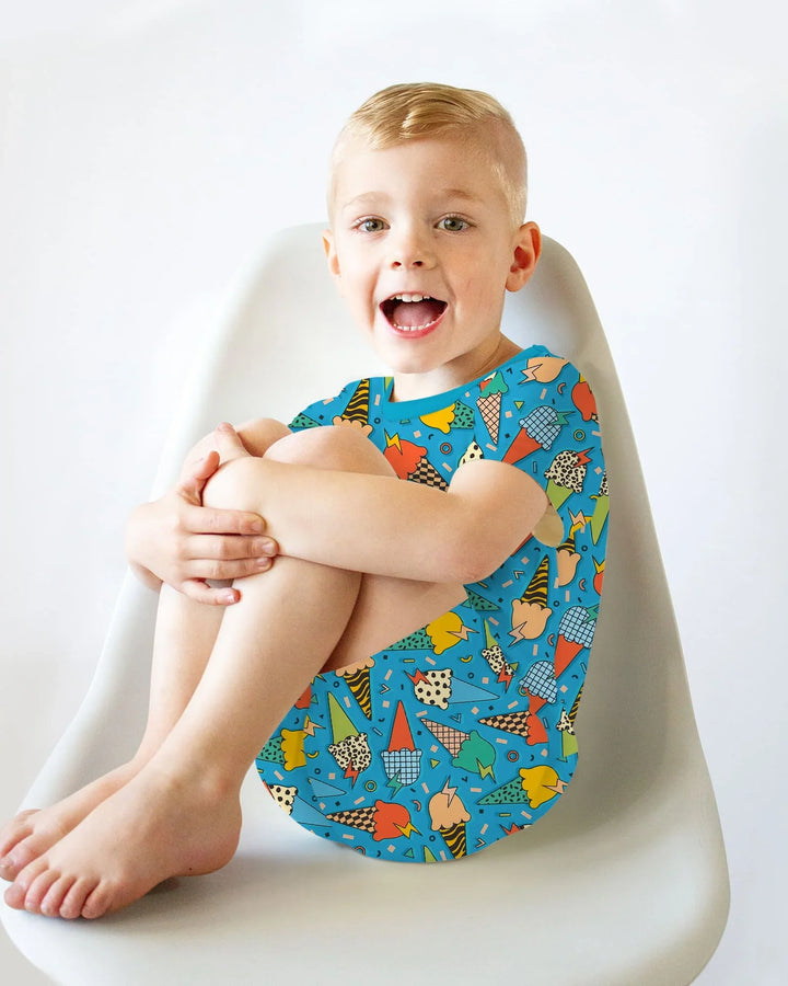Template Zweiteiliges Pyjama-Set mit kurzen Ärmeln und Shorts