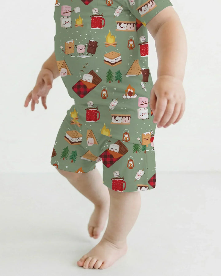 Template Zweiteiliges Pyjama-Set mit kurzen Ärmeln und Shorts