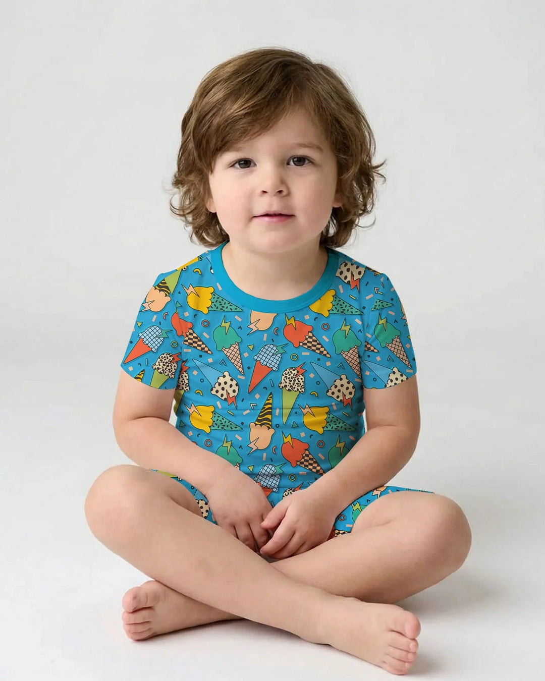 Template Zweiteiliges Pyjama-Set mit kurzen Ärmeln und Shorts