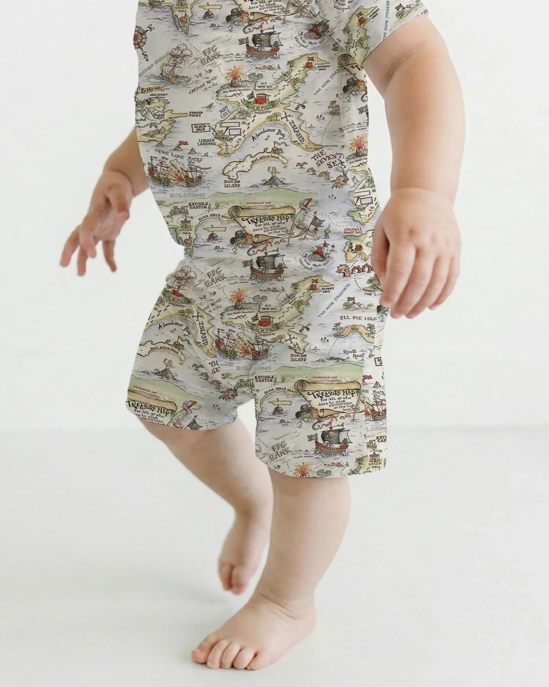 Template Zweiteiliges Pyjama-Set mit kurzen Ärmeln und Shorts