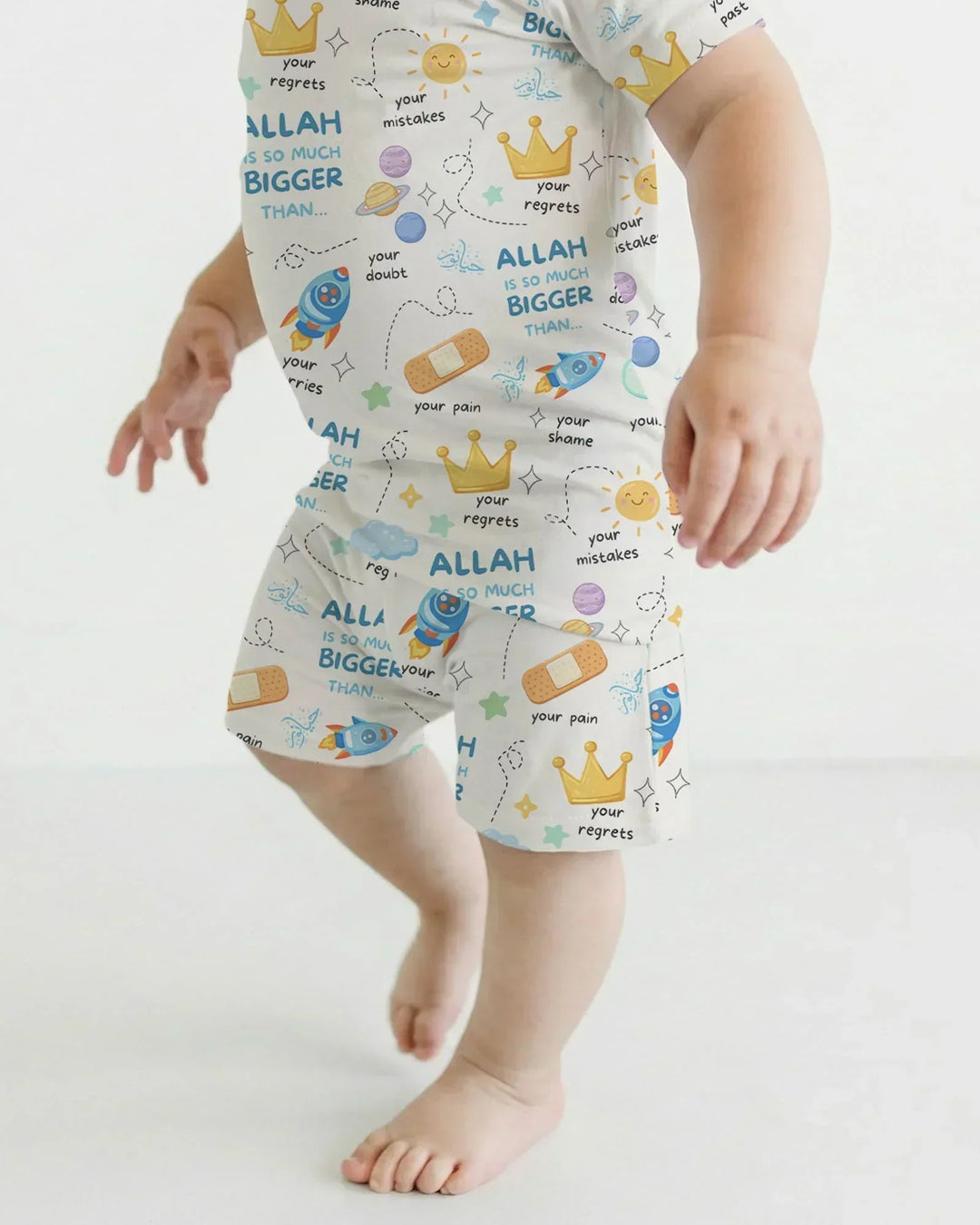 Template Zweiteiliges Pyjama-Set mit kurzen Ärmeln und Shorts