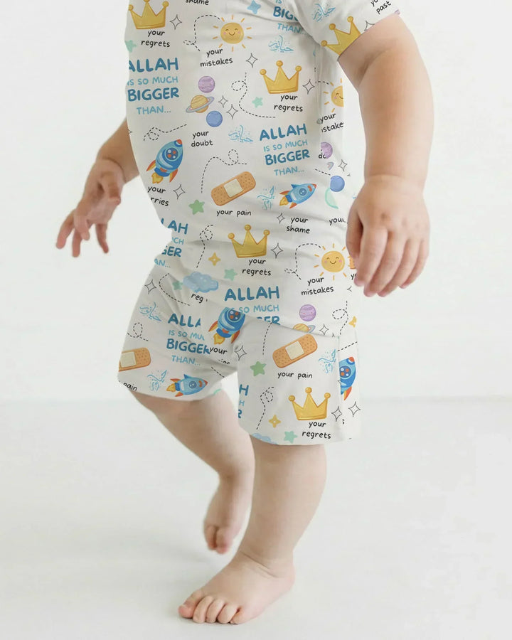 Template Zweiteiliges Pyjama-Set mit kurzen Ärmeln und Shorts