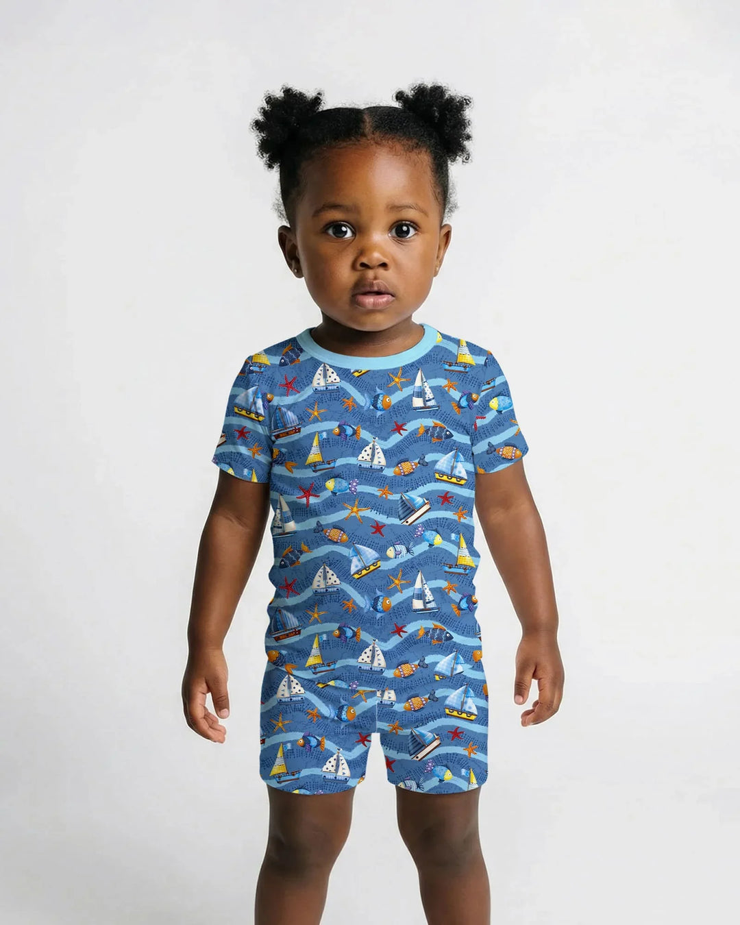 Template Zweiteiliges Pyjama-Set mit kurzen Ärmeln und Shorts