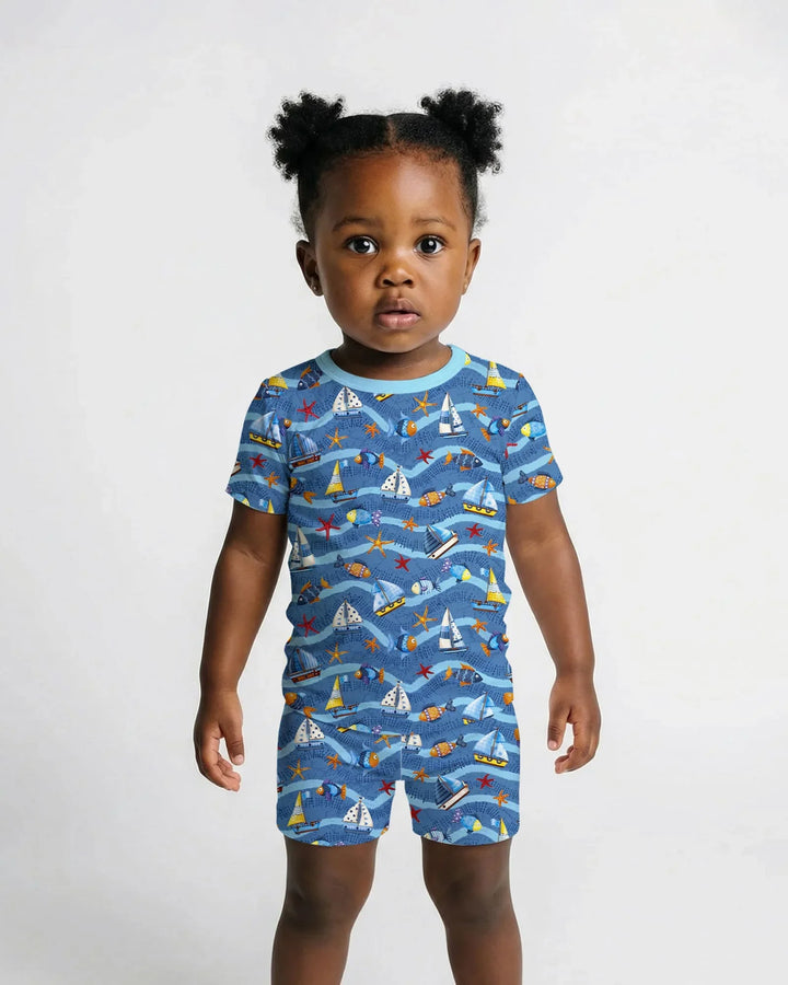 Template Zweiteiliges Pyjama-Set mit kurzen Ärmeln und Shorts