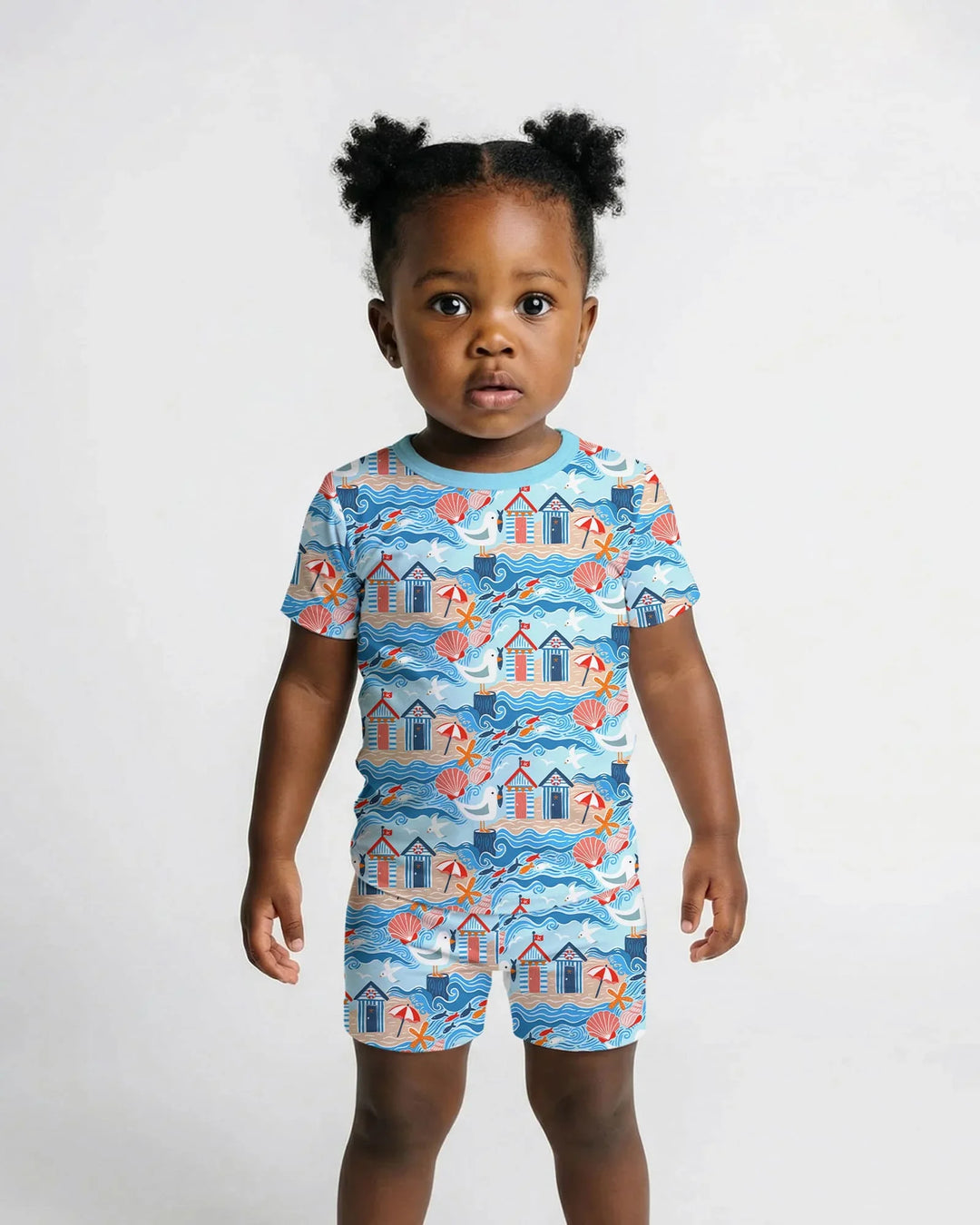 Template Zweiteiliges Pyjama-Set mit kurzen Ärmeln und Shorts