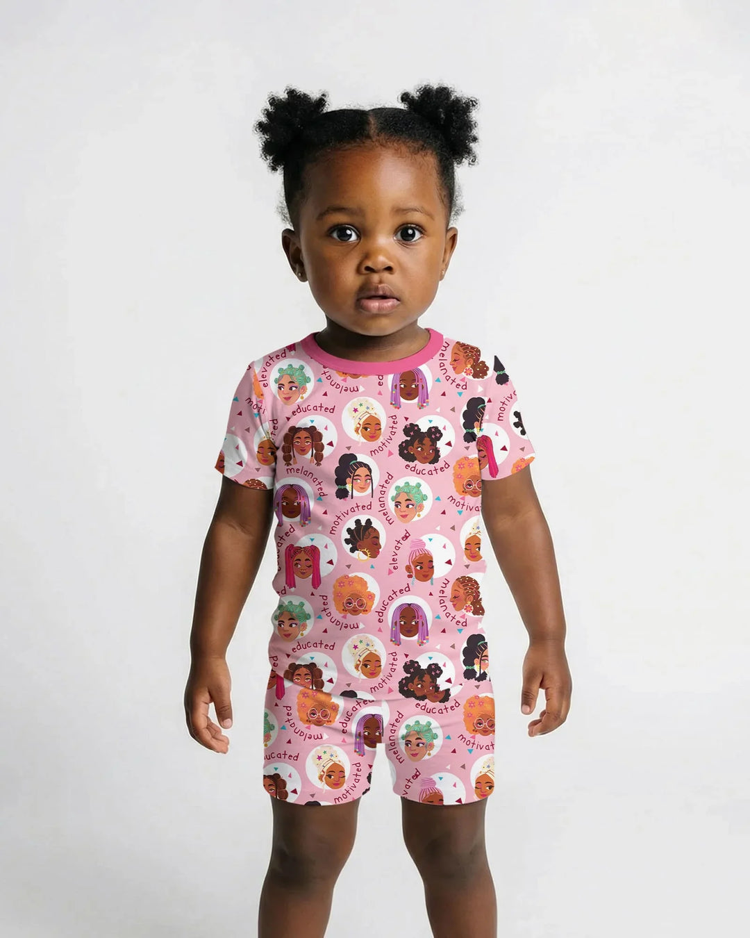 Template Zweiteiliges Pyjama-Set mit kurzen Ärmeln und Shorts