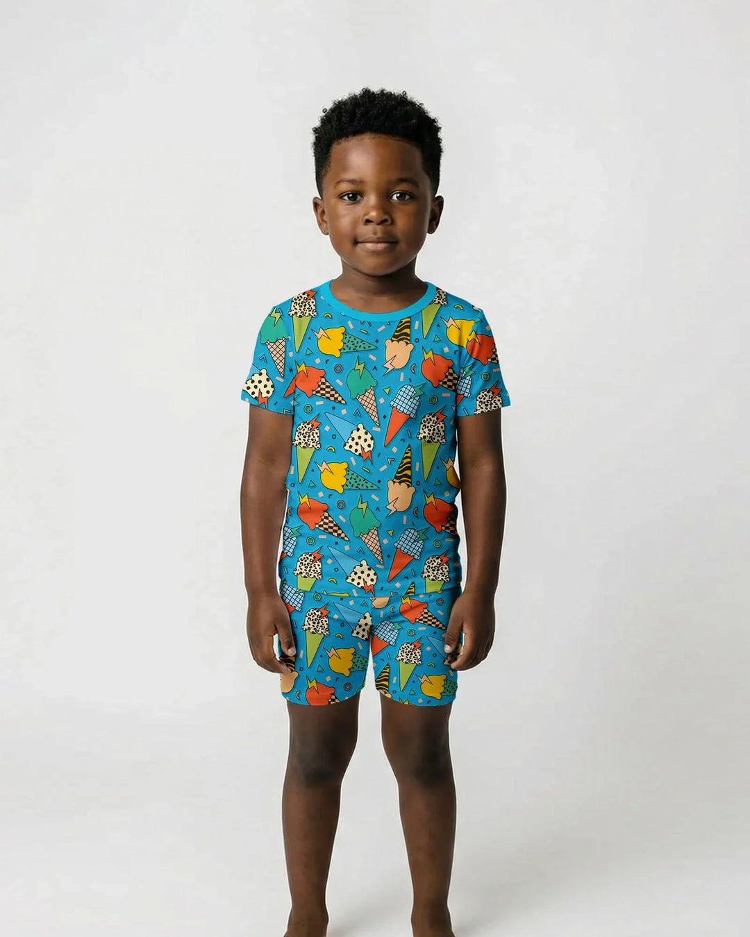 Template Zweiteiliges Pyjama-Set mit kurzen Ärmeln und Shorts