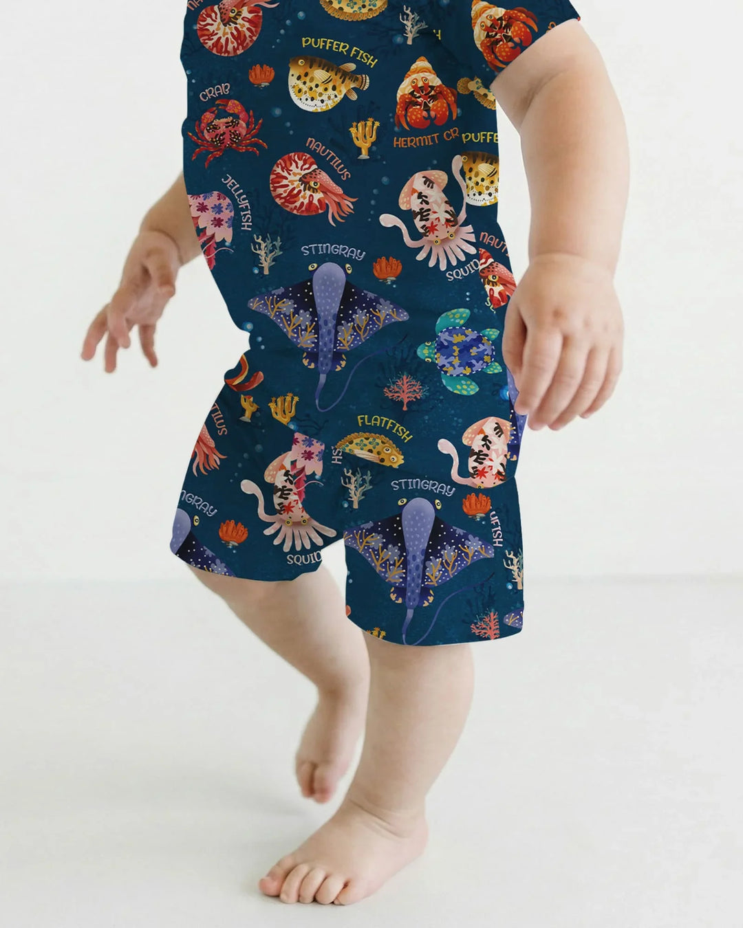 Template Zweiteiliges Pyjama-Set mit kurzen Ärmeln und Shorts