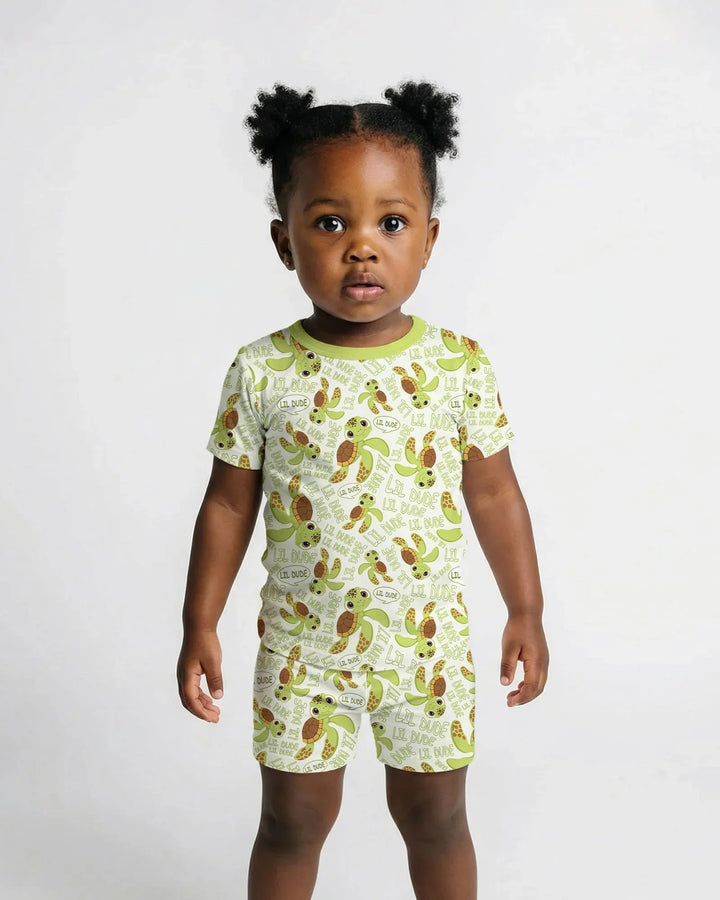 Template Zweiteiliges Pyjama-Set mit kurzen Ärmeln und Shorts