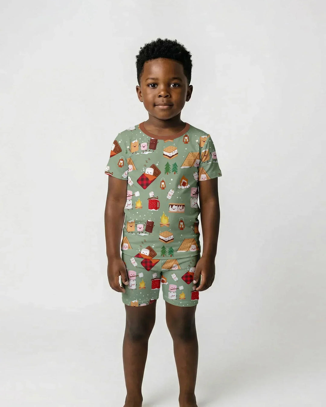 Template Zweiteiliges Pyjama-Set mit kurzen Ärmeln und Shorts