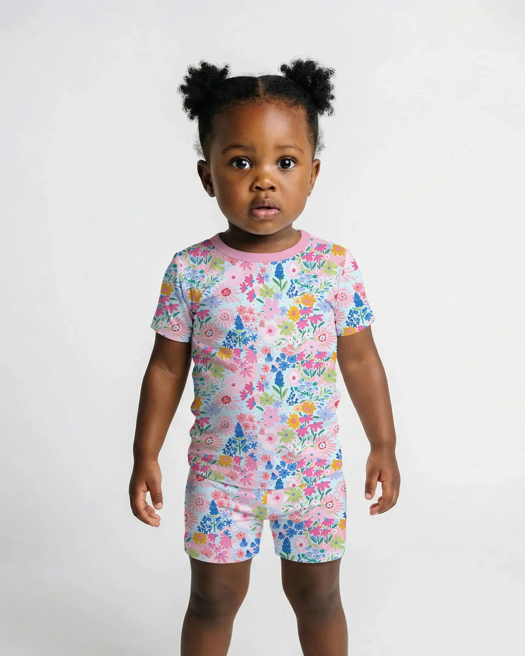 Template Zweiteiliges Pyjama-Set mit kurzen Ärmeln und Shorts