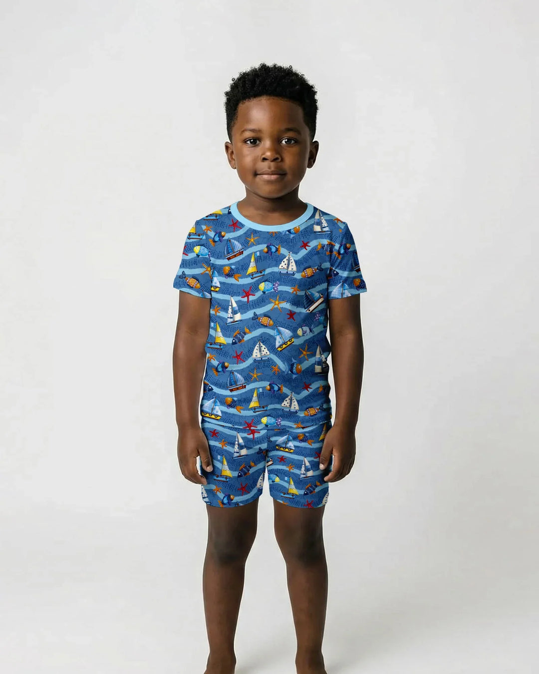 Template Zweiteiliges Pyjama-Set mit kurzen Ärmeln und Shorts