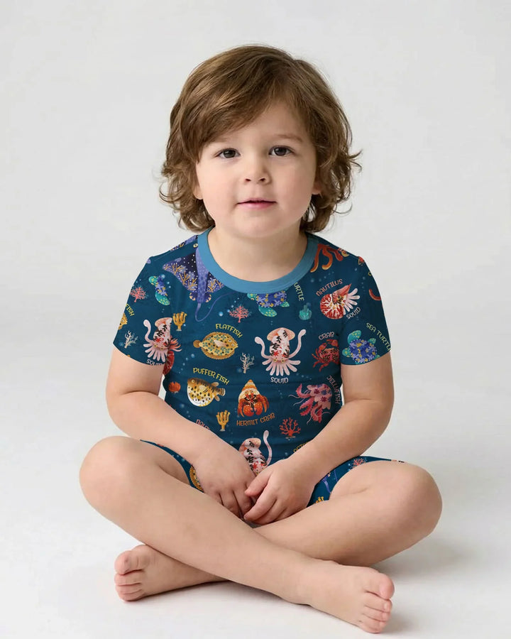 Template Zweiteiliges Pyjama-Set mit kurzen Ärmeln und Shorts