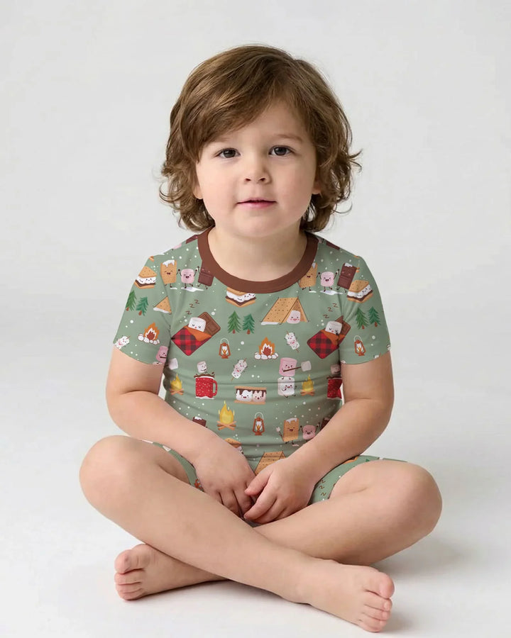 Template Zweiteiliges Pyjama-Set mit kurzen Ärmeln und Shorts