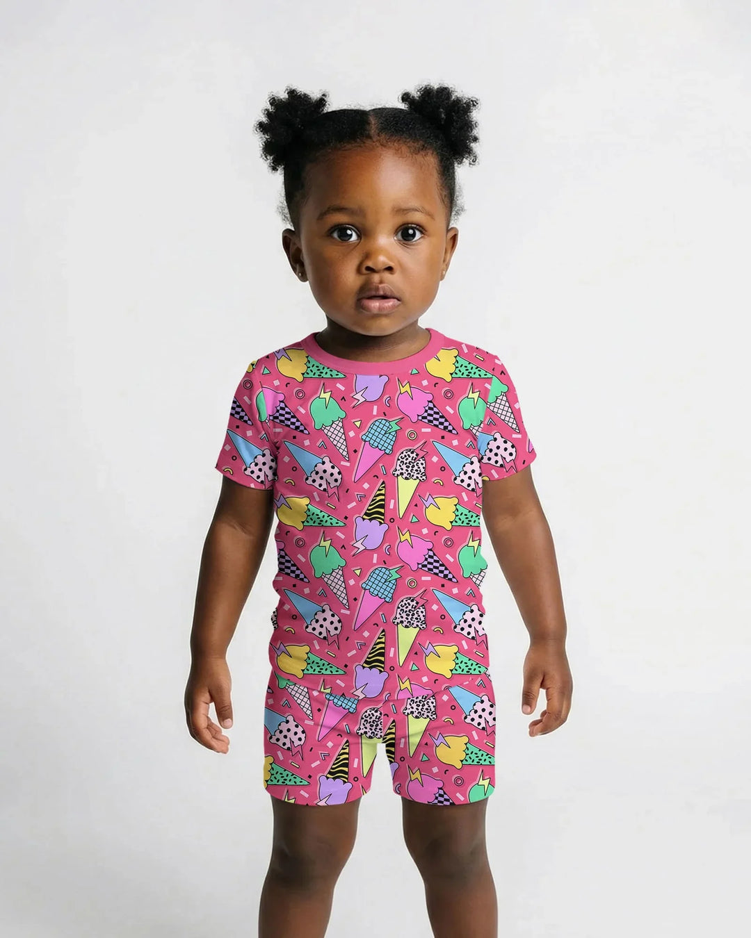 Template Zweiteiliges Pyjama-Set mit kurzen Ärmeln und Shorts
